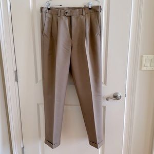 Roundtree & York men’s chino pant.  Pleats & cuffs.  Tan, 34x32